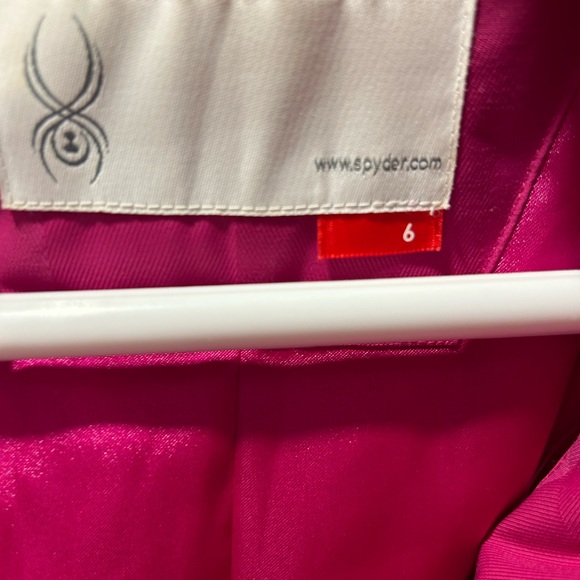 Amazing Spyder Ski Jacket!! Barely worn! Size 6, equivalent to a size small - Picture 4 of 6